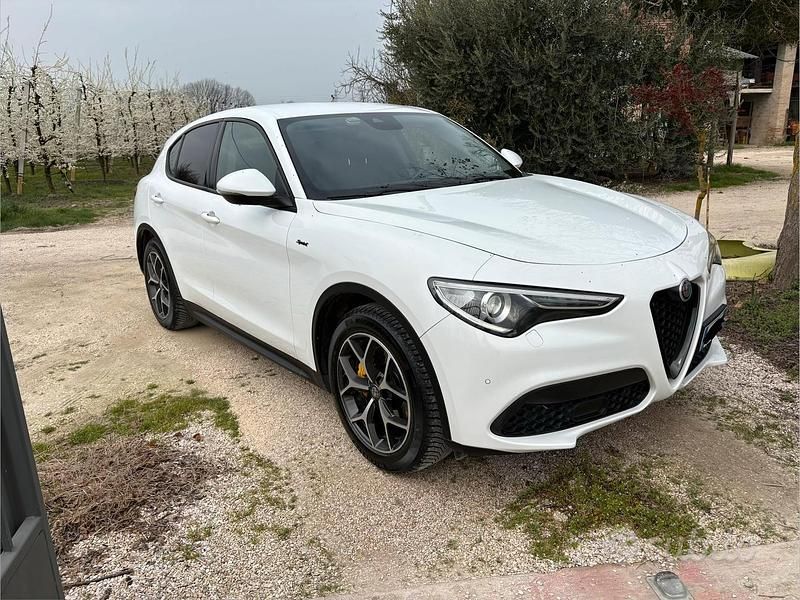 Usata Alfa Romeo Stelvio Sprint 190 CV (139 kW) 2020 Bianco SUV