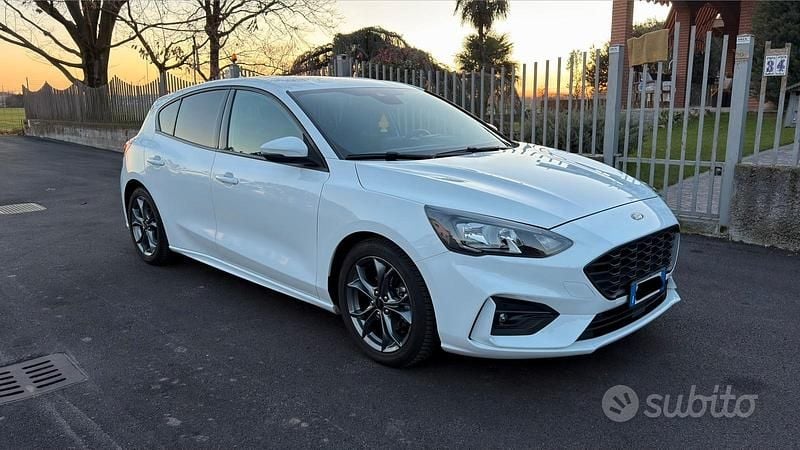 Bianco Usata 2019 Ford Focus ST-Line Tre volumi | 14.000 € (Buon prezzo) - Immagine 1/4
