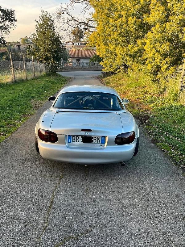 Usata Mazda MX5 146 CV (107 kW) 2002 Grigio Cabrio