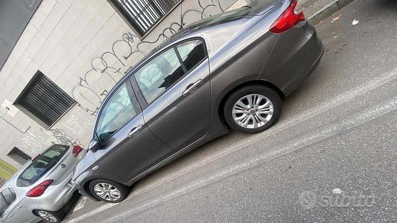 Usata Fiat Tipo 120 CV (88 kW) 2017 Grigio Berlina