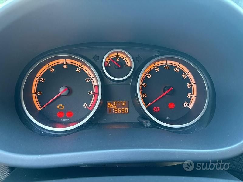 Grigio Usata 2008 Opel Corsa Tre volumi | 2000 € (Super prezzo) - Immagine 1/4