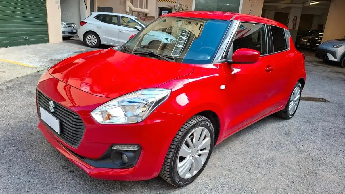 Usata Suzuki Swift Cool 90 CV (66 kW) 2020 Rosso Utilitaria