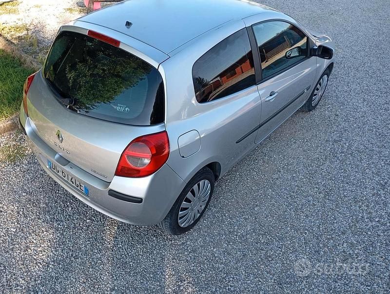 Usata Renault Clio II 75 CV (55 kW) 2008 Grigio Utilitaria