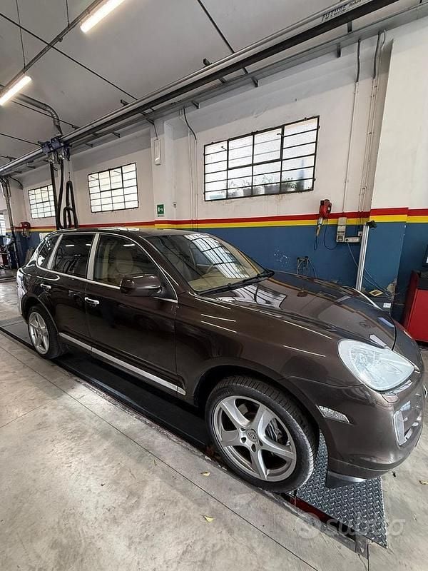 Usata Porsche Cayenne 2009 Marrone SUV