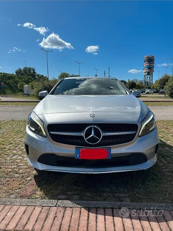 Usata Mercedes A180 109 CV (80 kW) 2016 Grigio Berlina