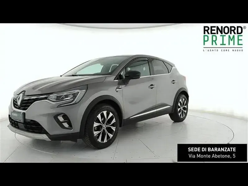Usata Renault Captur Techno 101 CV (74 kW) 2023 Grigio chiaro SUV