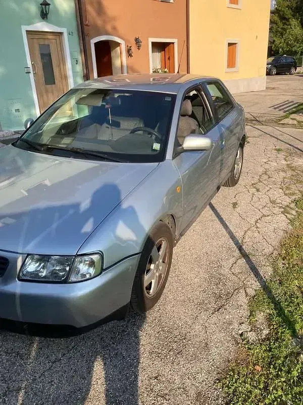 Usata Audi A3 Ambiente 110 CV (80 kW) 1999 Argento Utilitaria