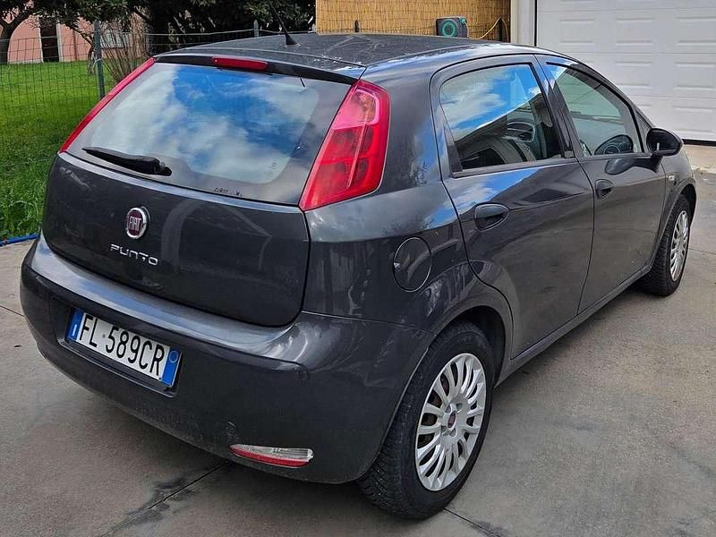 Usata Fiat Punto Lounge 69 CV (50 kW) 2017 Grigio Berlina