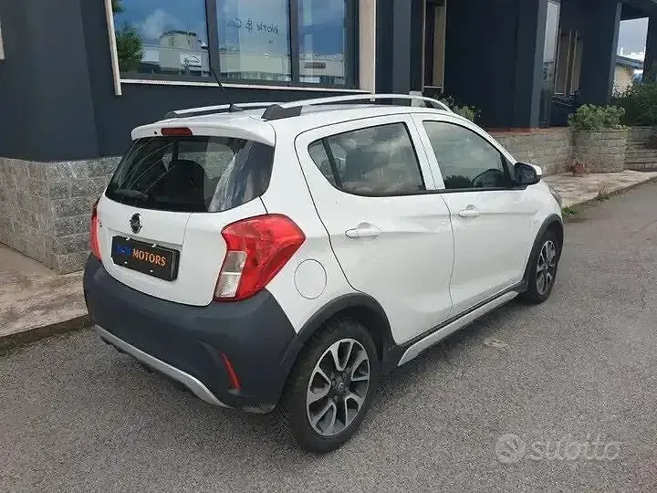 Usata Opel Karl Rocks 73 CV (53 kW) 2018 Bianco Utilitaria