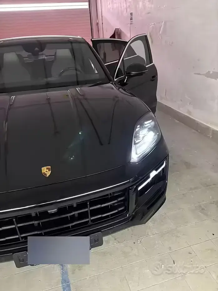 Usata Porsche Cayenne 353 CV (259 kW) 2023 Nero SUV