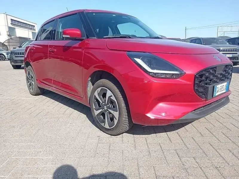 Usata Suzuki Swift 83 CV (61 kW) 2024 Rosso Utilitaria