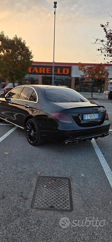Usata Mercedes E350 258 CV (189 kW) 2018 Nero Berlina