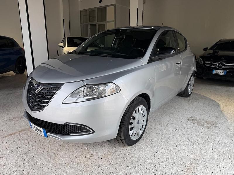 Usata Lancia Ypsilon Platinum 69 CV (50 kW) 2013 Grigio Utilitaria