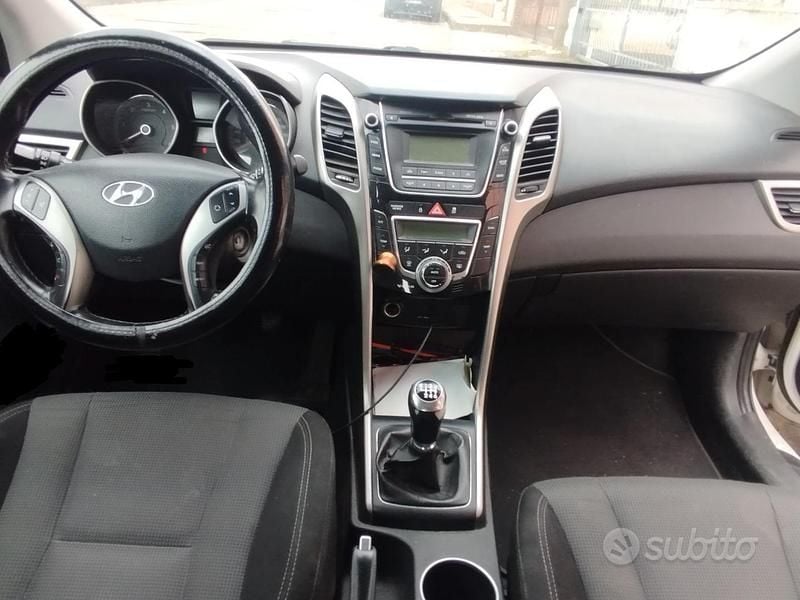 Usata Hyundai i30 128 CV (94 kW) 2014 Bianco Berlina