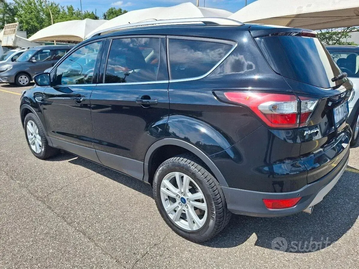 Usata Ford Kuga Titanium 150 CV (110 kW) 2017 Nero SUV