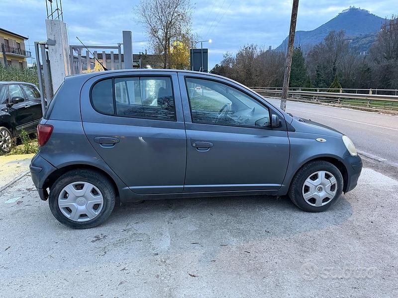 Usata Toyota Yaris Sol 2004 Grigio Berlina
