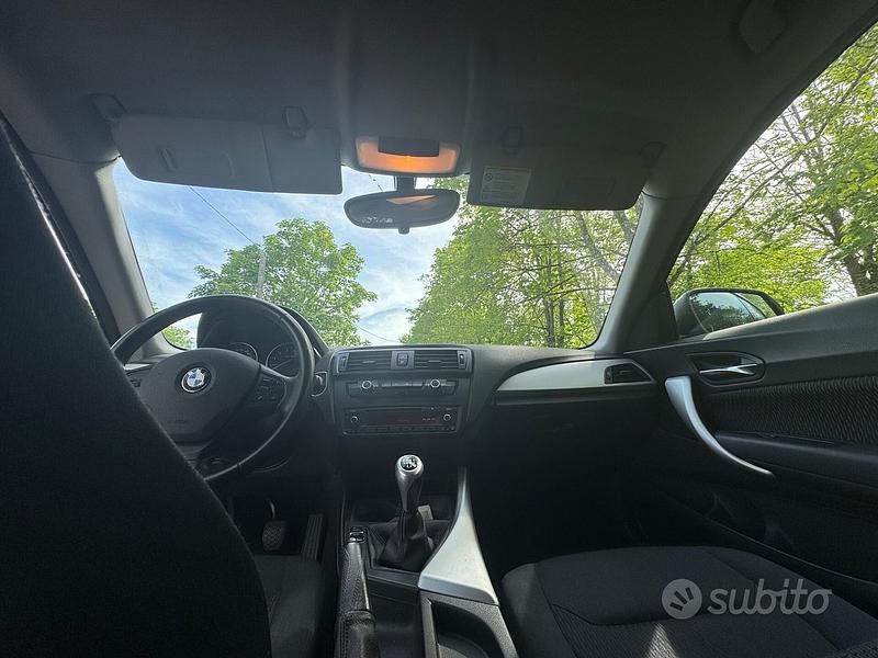 Usata BMW 114 101 CV (74 kW) 2012 Bianco Utilitaria