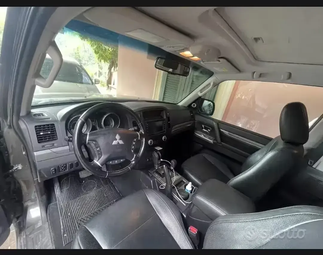 Usata Mitsubishi Pajero 200 CV (147 kW) 2012 Marrone SUV