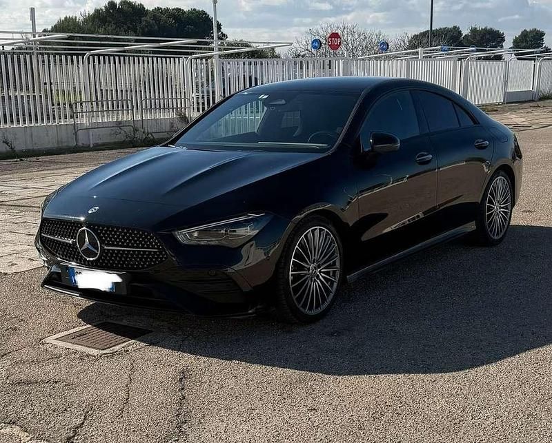 Nero Usata 2024 Mercedes CLA200 Premium Coupé | 38.000 € (Buon prezzo) - Immagine 1/4