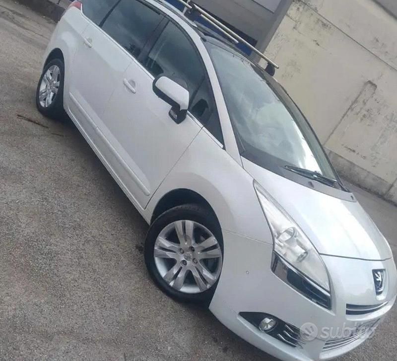 Usata Peugeot 5008 2011 Bianco Monovolume