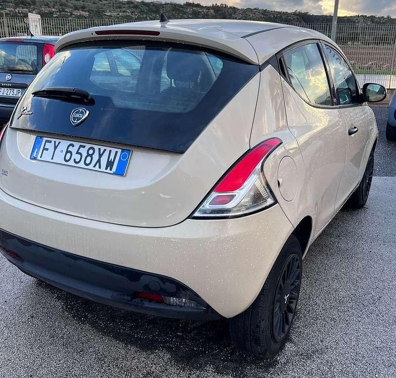 Usata Lancia Ypsilon 84 CV (61 kW) 2019 Beige Utilitaria