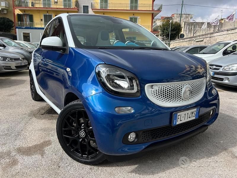 Usata Smart ForFour Proxy 70 CV (51 kW) 2016 Blu Utilitaria