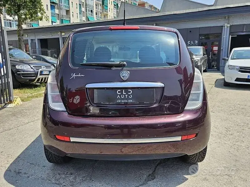 Usata Lancia Ypsilon 60 CV (44 kW) 2008 Viola Utilitaria