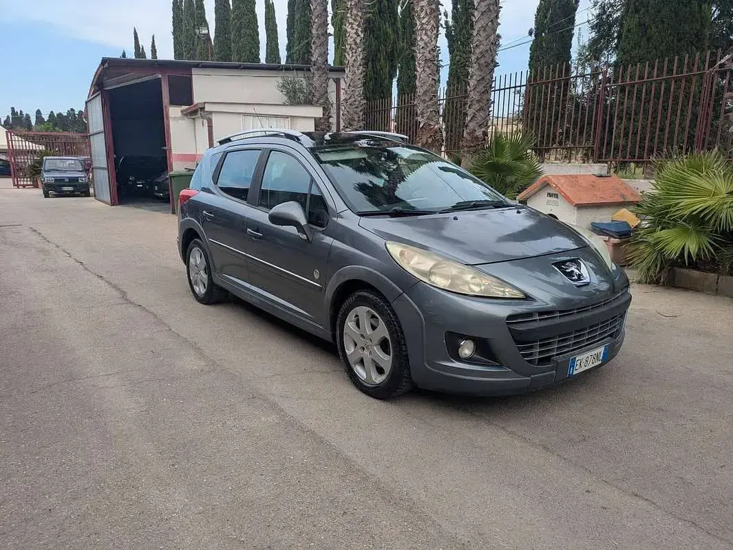 Usata Peugeot 207 Outdoor Outdoor 111 CV (81 kW) 2011 Grigio Station wagon