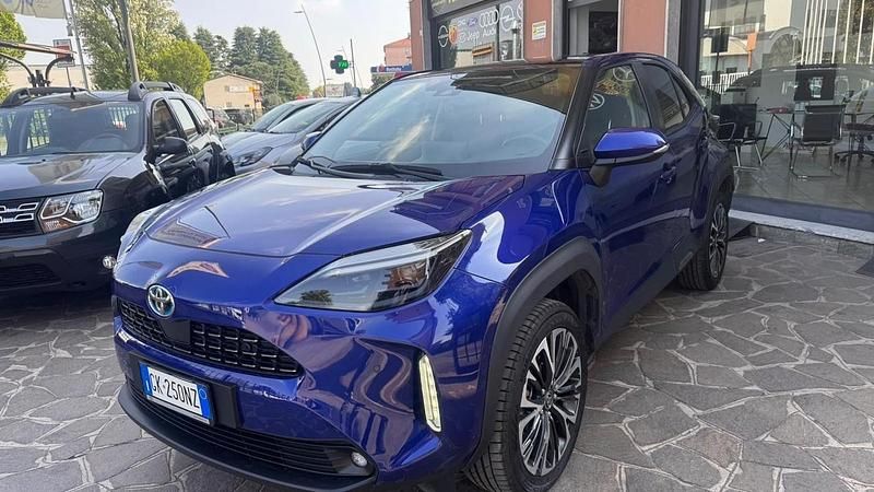 Usata Toyota Yaris Hybrid Lounge 92 CV (67 kW) 2022 Blu Station wagon