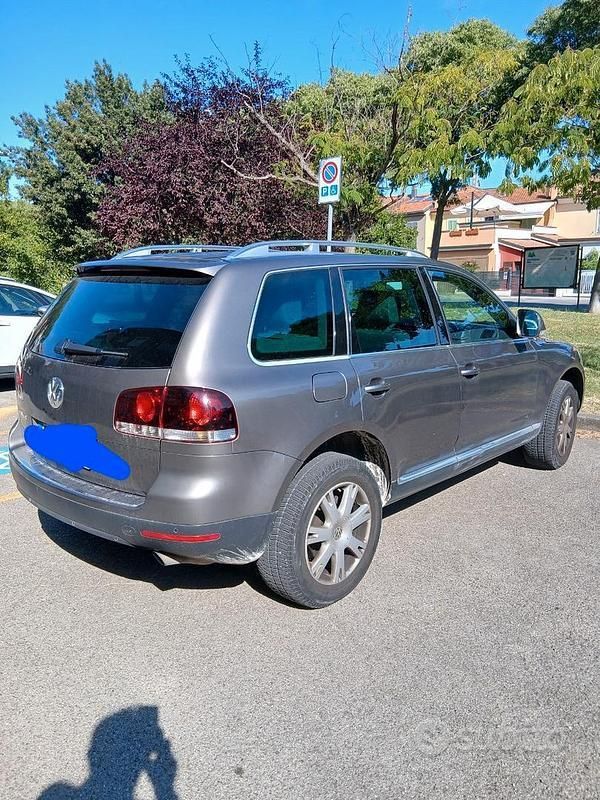 Usata VW Touareg 174 CV (127 kW) 2008 Grigio SUV