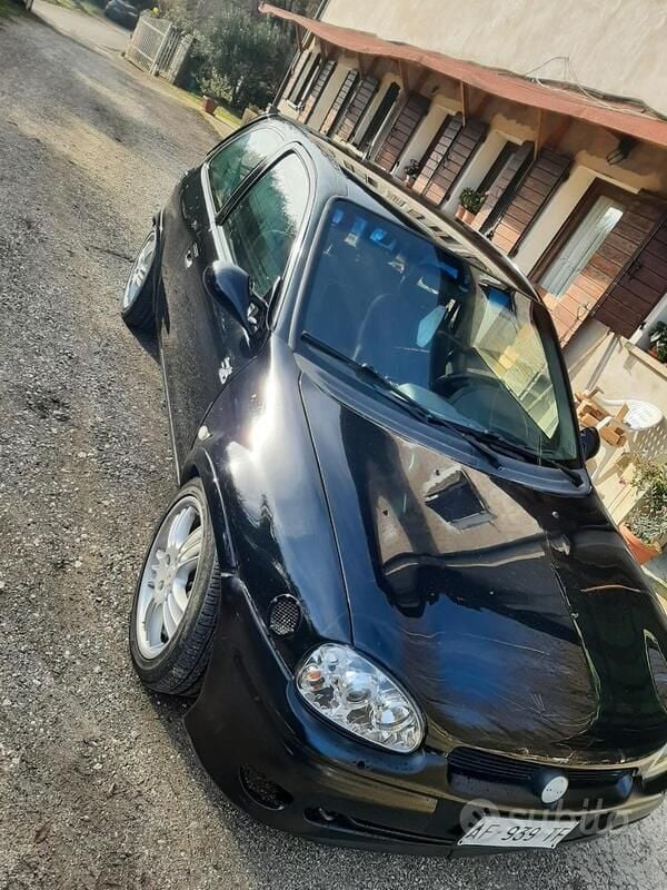 Usata Opel Corsa 130 CV (95 kW) 1995 Nero Coupé