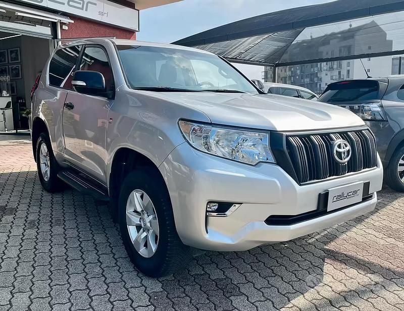 Usado Toyota Land Cruiser 177 CV (130 kW) 2018 Gris SUV