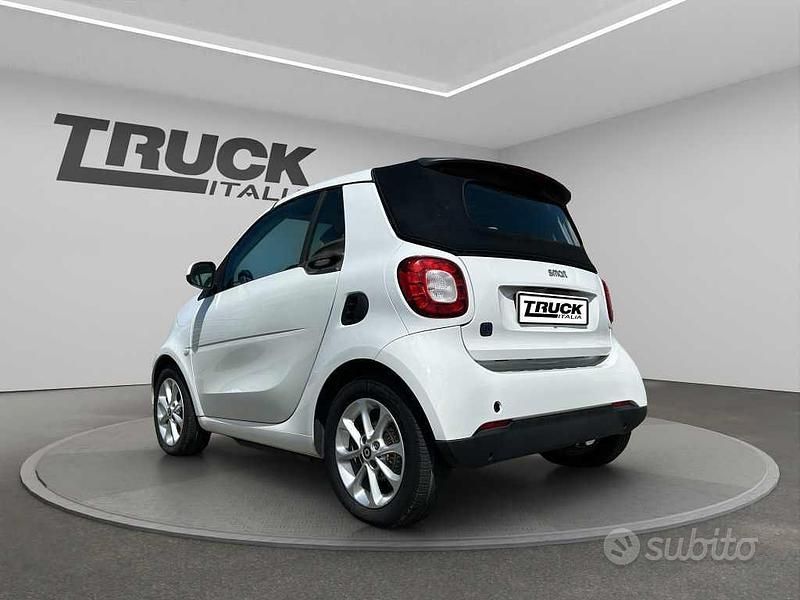 Usata Smart ForTwo Electric Drive Passion 60 kW (82 CV) 2019 Bianco Cabrio