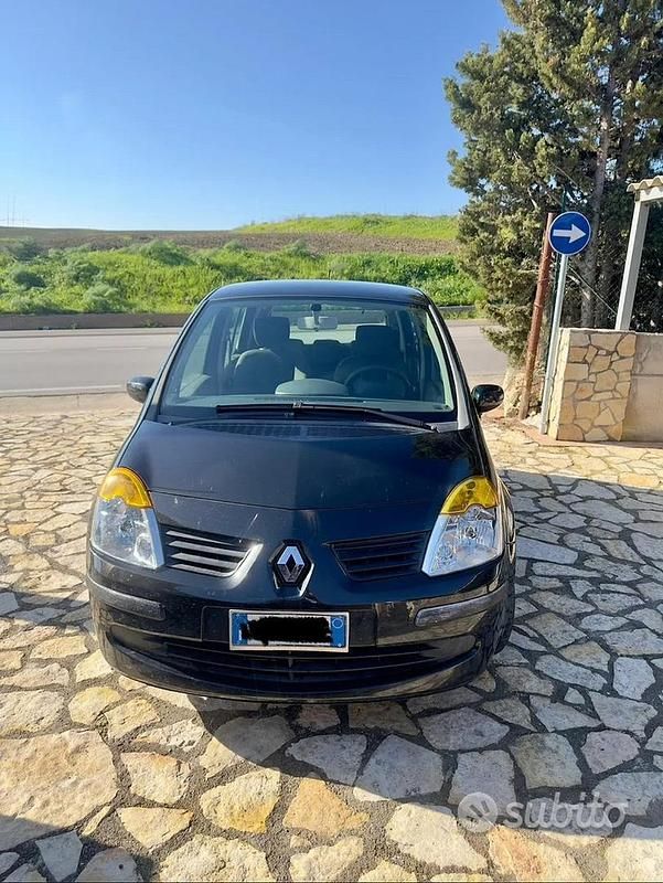Usata 2006 Renault Modus Monovolume | 2000 € (Buon prezzo) - Immagine 1/4