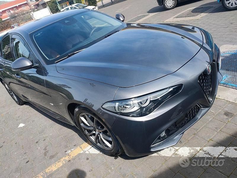Usata Alfa Romeo Giulia 150 CV (110 kW) 2016 Grigio Berlina