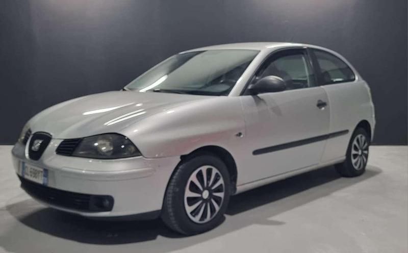 Usata Seat Ibiza Stella 64 CV (47 kW) 2003 Argento Berlina