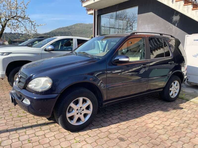 Blu/azzurro Usata 2004 Mercedes ML270 SE SUV | 5990 € (Super prezzo) - Immagine 1/4