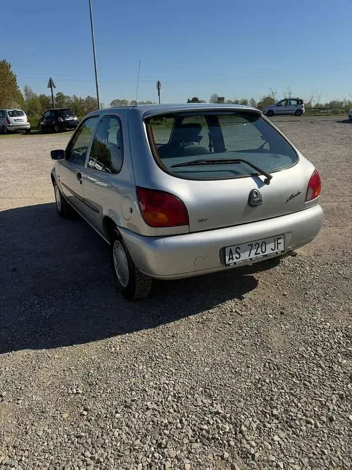 Usata Ford Fiesta 75 CV (55 kW) 1997 Argento Utilitaria