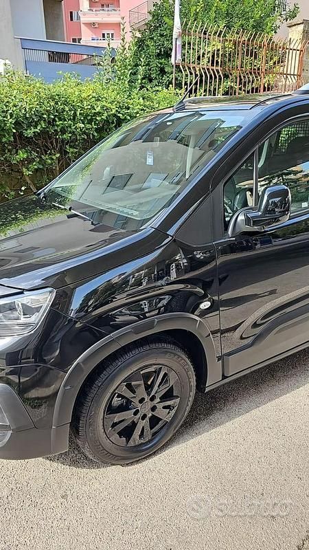 Usata Peugeot Rifter 131 CV (96 kW) 2020 Nero Monovolume
