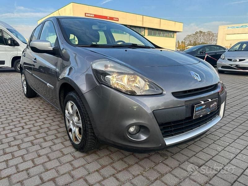 Usata Renault Clio IV Life 75 CV (55 kW) 2012 Grigio Berlina