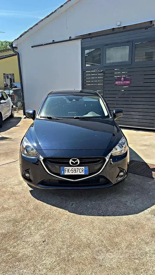 Usata Mazda 2 Exceed 75 CV (55 kW) 2017 Blu Berlina