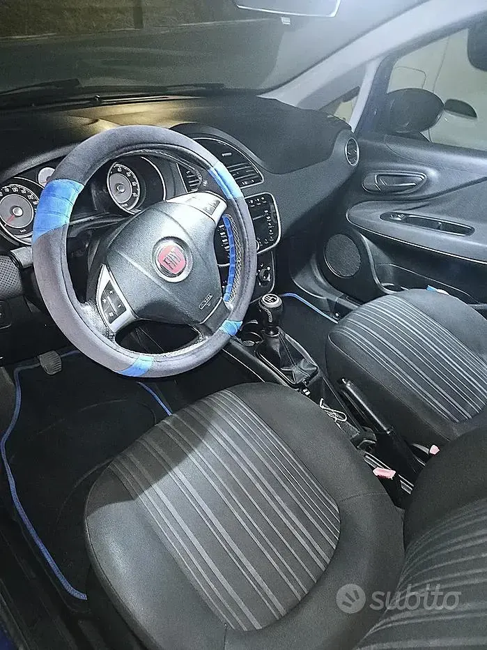Usata Fiat Punto Evo 77 CV (56 kW) 2011 Bluazzurro Utilitaria
