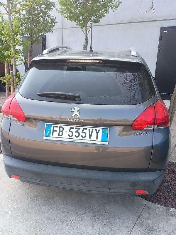 Usata Peugeot 2008 Access 99 CV (72 kW) 2016 Grigio SUV