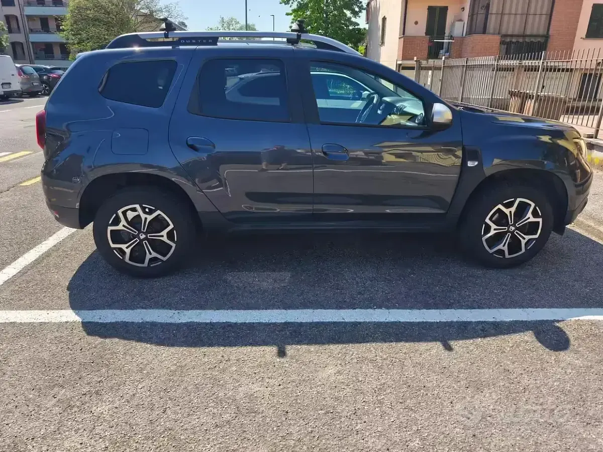 Usata Dacia Duster Prestige 101 CV (74 kW) 2021 Grigio SUV