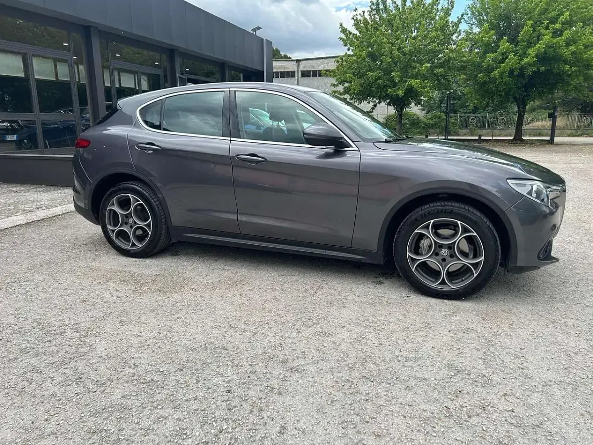 Usata Alfa Romeo Stelvio Business 209 CV (153 kW) 2017 Grigio SUV