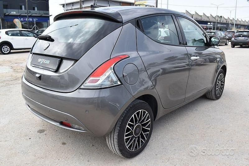 Usata Lancia Ypsilon S 69 CV (50 kW) 2024 Grigio Utilitaria