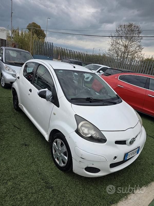 Usata Toyota Aygo 68 CV (50 kW) 2011 Bianco Utilitaria