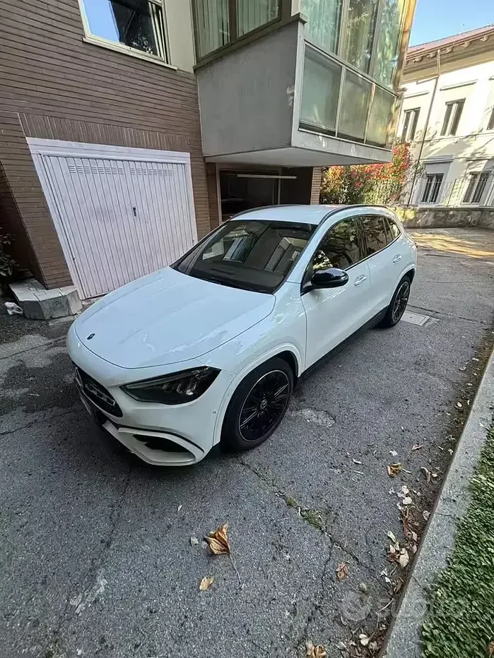 Usata Mercedes GLA200 AMG line 150 CV (110 kW) 2024 Bianco SUV