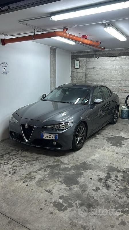 Usata Alfa Romeo Giulia 150 CV (110 kW) 2017 Grigio Berlina