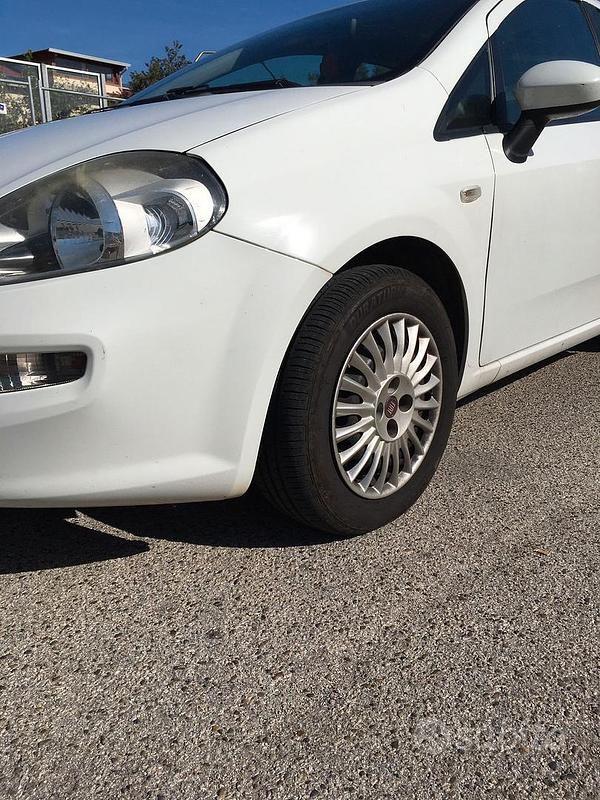 Gebraucht Fiat Punto 75 PS (55 kW) 2013 Weiß Kleinwagen